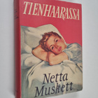 Netta Muskett : Tienhaarassa - pikkukuva 1