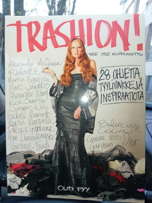 Outi Pyy : Trashion  ( SIS POSTIKULU  )