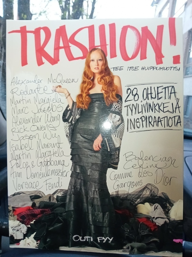 Outi Pyy : Trashion  ( SIS POSTIKULU  )