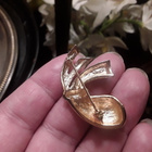 NÄYTTÄVÄ CHRISTIAN DIOR RINTAKORU. VINTAGE PUKUKORU. - pikkukuva 3