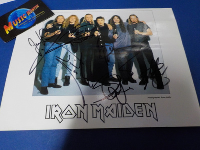 IRON MAIDEN KUVA KOKO BÄNDIN NIMMAREILLA