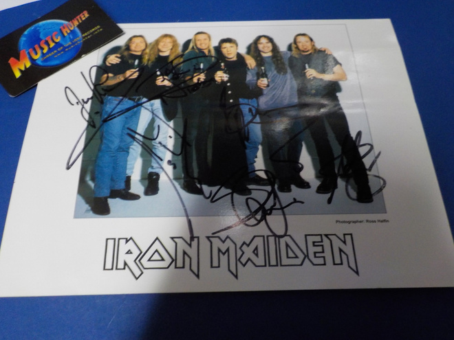 IRON MAIDEN KUVA KOKO BÄNDIN NIMMAREILLA
