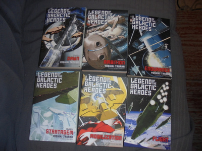 Kirjat Yoshiki Tanaka. Egend of the Galactic Heroes. Englan.