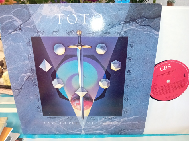 LP TOTO : Past to present 1977-1990 ( SIS POSTIKULU  )