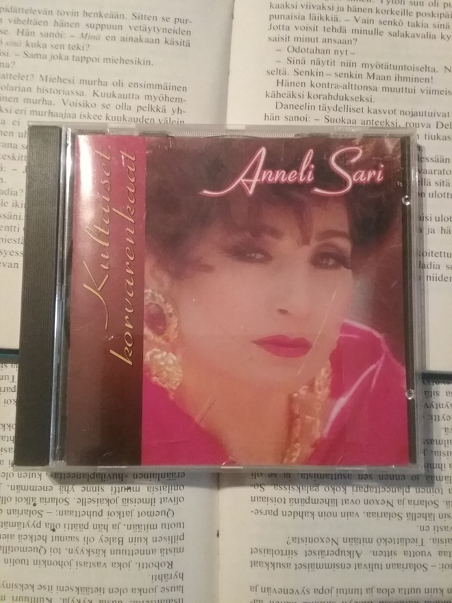 Anneli Sari - Kultaiset korvarenkaat (CD)