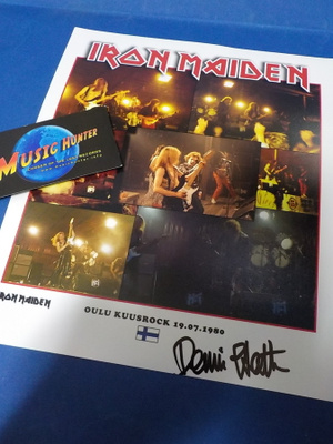DENNIS STRATTON NIMIKIRJOITUS IRON MAIDEN KUVASSA