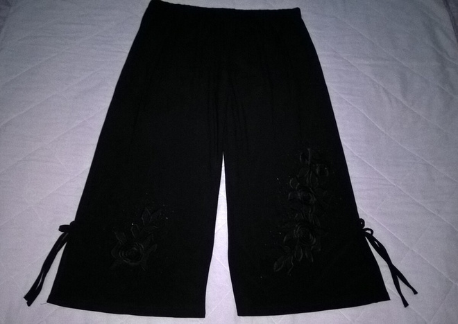Caprihousut - 3XL - mustat - applikaatio -kukkakoristeet