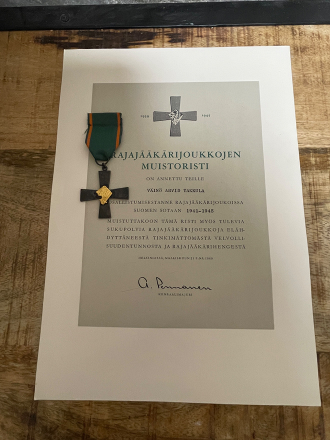 Rajajääkärijoukkojen muistoristi+ myöntökirja