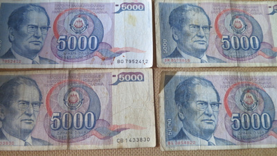 Jugoslavia: neljä 5000 dinaarin seteliä