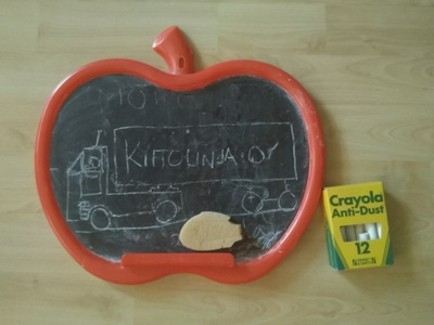 Muovikehyksinen liitutaulu