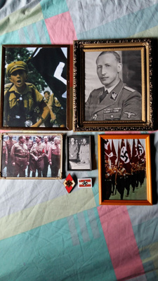 Historiallisia kuvia kehyksissä ja rintamerkit
