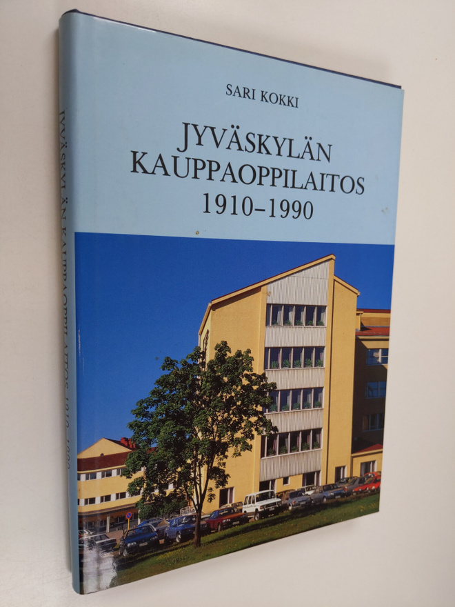 Sari Kokki : Jyväskylän kauppaoppilaitos 1910-1990