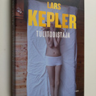 Lars Kepler : Tulitodistaja : rikosromaani - pikkukuva 1