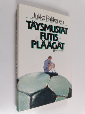 Jukka Pakkanen : Täysmustat futispläägät ja muuta jalkapa...