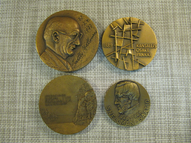 Mitaleita 4 kpl. mm. Martti Miettunen 1977 / H .Varja  1977.