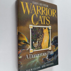 Erin Hunter : A dangerous path - pikkukuva 1