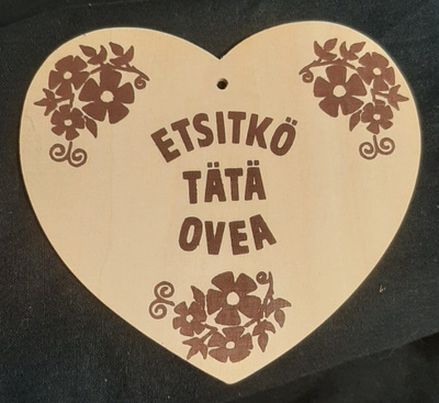 Etsitkö tätä ovea puukyltti