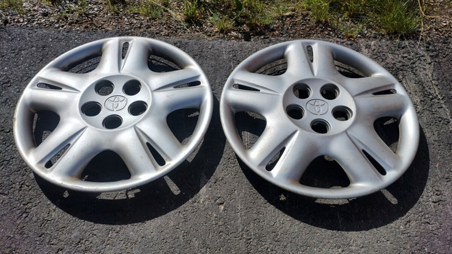 Toyota 15" koristekapselit, 2 kpl