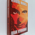Henning Mankell : Riian verikoirat - pikkukuva 1