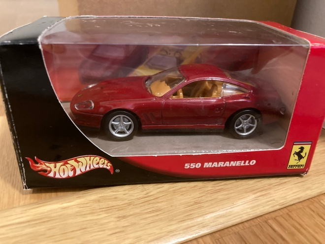 Ferrari 550 Maranello Hotwheels 1/43 pikkuauto /pienoismalli