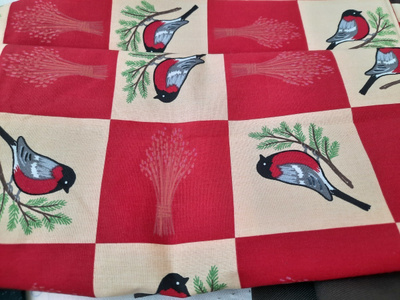 Punatulkku puuvillakangas 123x124cm