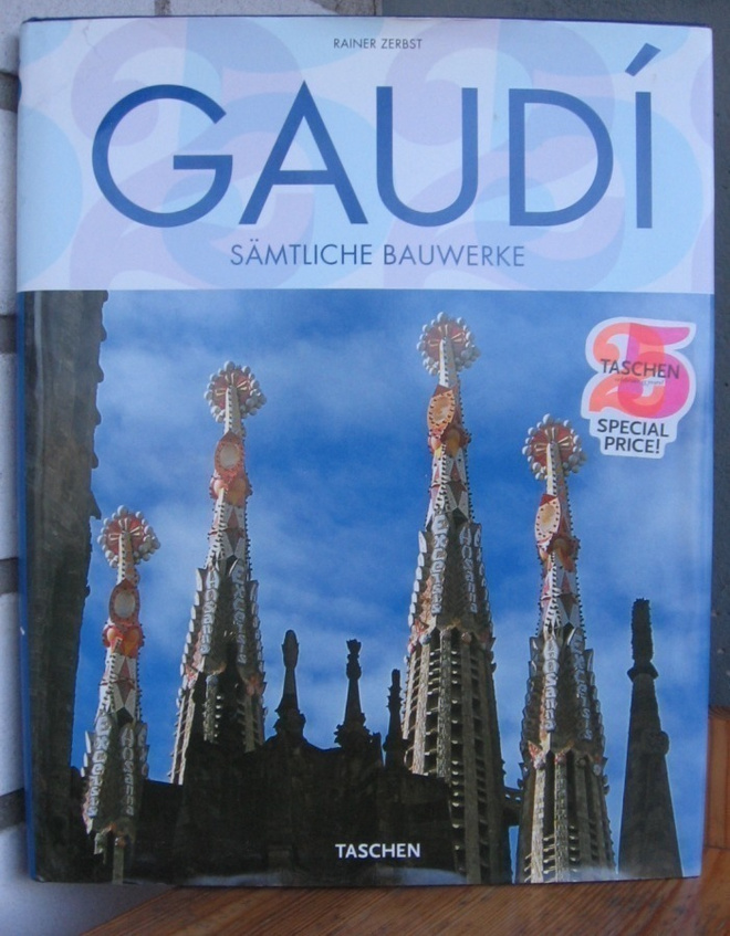 Rainer Zerbst: Gaudi - Sämtliche Bauwerke 1852-1926. 239 s.