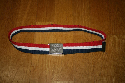 KappAhl Hampton Republic sini-valko-punainen vyö n. 80 cm