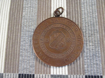 Tampereella sinetti .Käsityöläis.Yhtiön mitali 1868 -.
