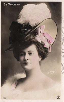 Vanha postikortti- Louise De Mornand