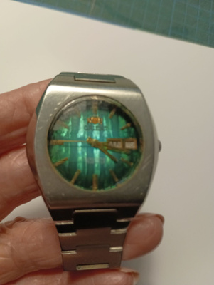 Orient automaattikello