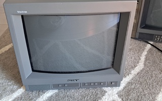 Sony PVM-14N1J (Toimiva) + 14M1J (Rikkinäinen)