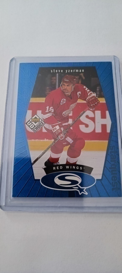 1998-99 UD Choice Starquest Blue Steve Yzerman #SQ18