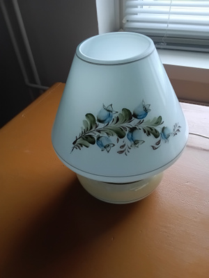 Pöytälamppu