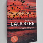 Camilla Läckberg : Pahanilmanlintu - pikkukuva 1