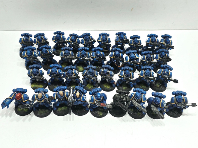 WH40K - 36kpl Space Marine figuureita [K182]