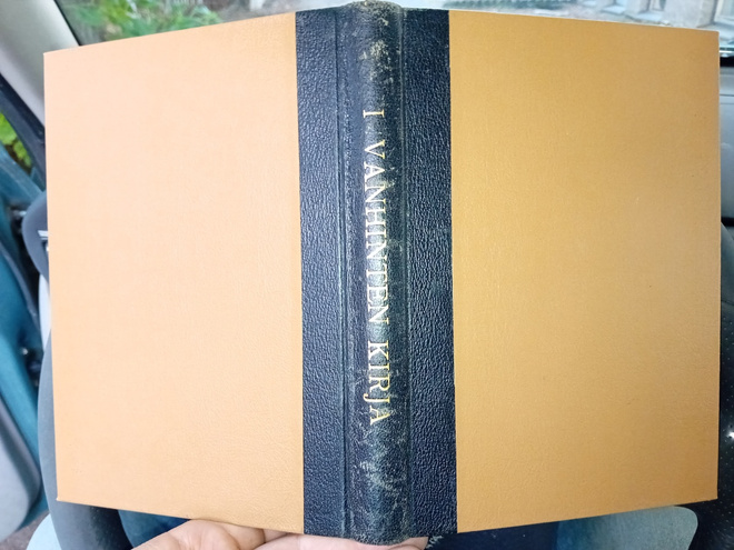 I VANHINTEN KIRJA  ( Nahkaselkäinen  ) SIS POSTIKULUT