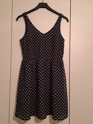 H&M pilkullinen mekko 34