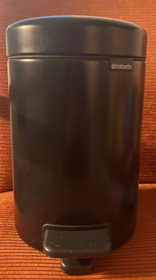 Brabantia musta roskakori