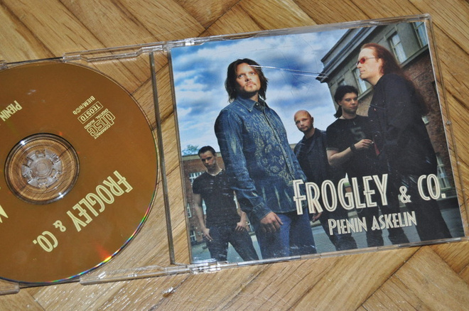 FROGLEY & CO - PIENIN ASKELIN CDS