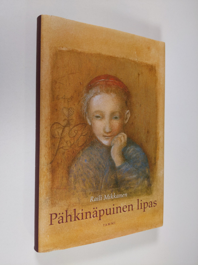 Raili Mikkanen : Pähkinäpuinen lipas