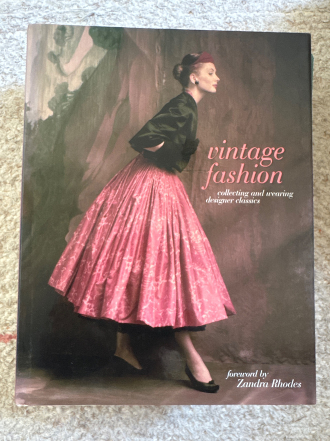 VINTAGE FASHION Collecting and Wearing Vintage Fashion