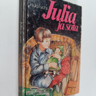 Ursula Fuchs : Julia ja sota - pikkukuva 1