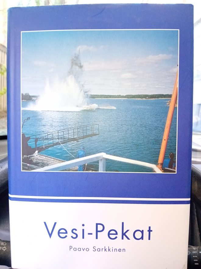 Sarkkinen  : Vesi-Pekat ( SIS POSTIKULU  )