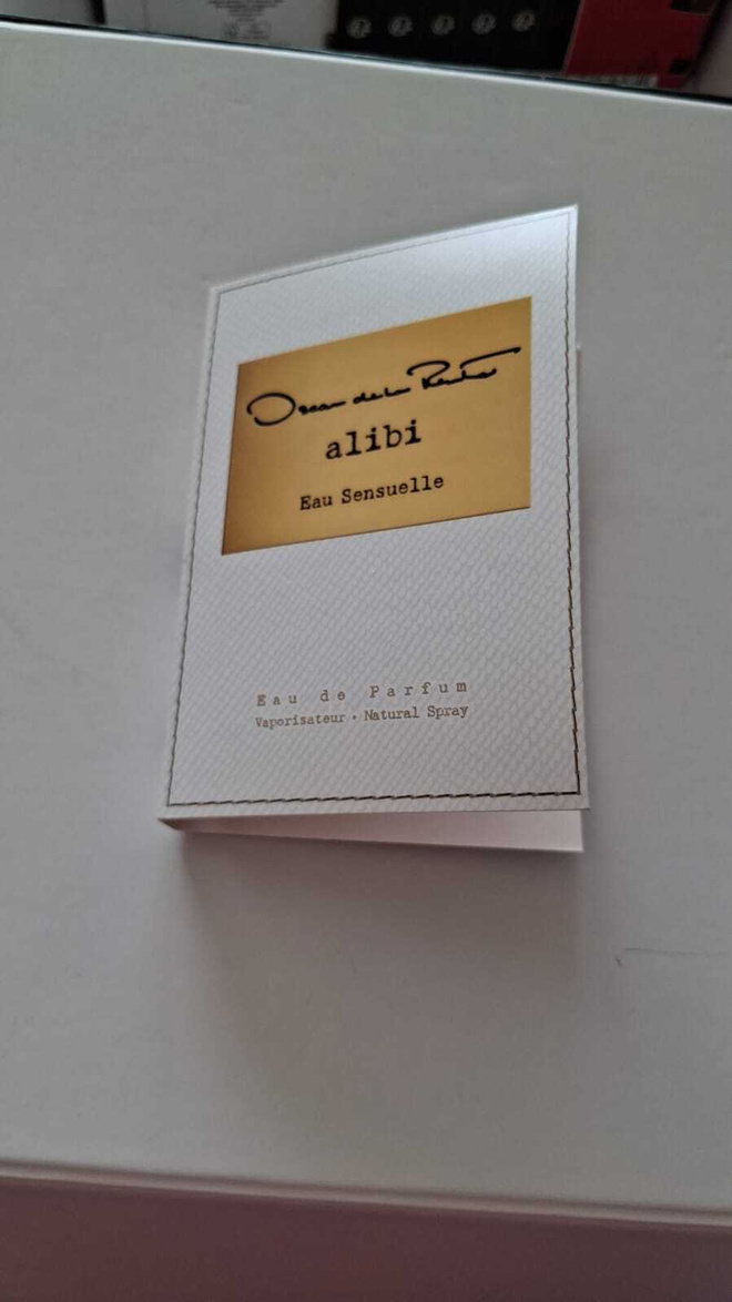 Hajuvesinäyte  Oscar De La Renta Alibi eau sensuelle