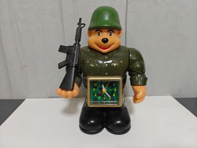 Pöytäkello militaria