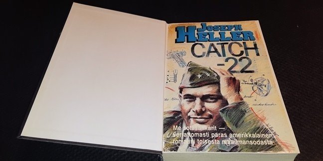 Joseph Heller : Catch-22 Me sotasankarit