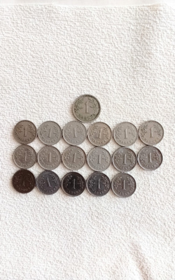 Suomi 1 Mk. rahat 17 kpl. 1928-1952 ja 1 Mk. 1921 Hevosmarkk