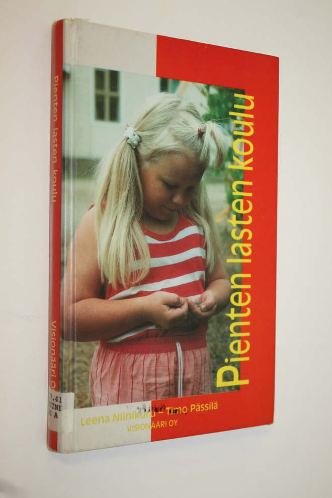 Leena Niinikuru : Pienten lasten koulu