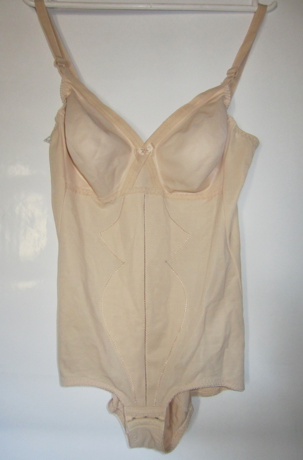 Body  90 / 40 B.  puuterinvärinen,  Made  in  Austria