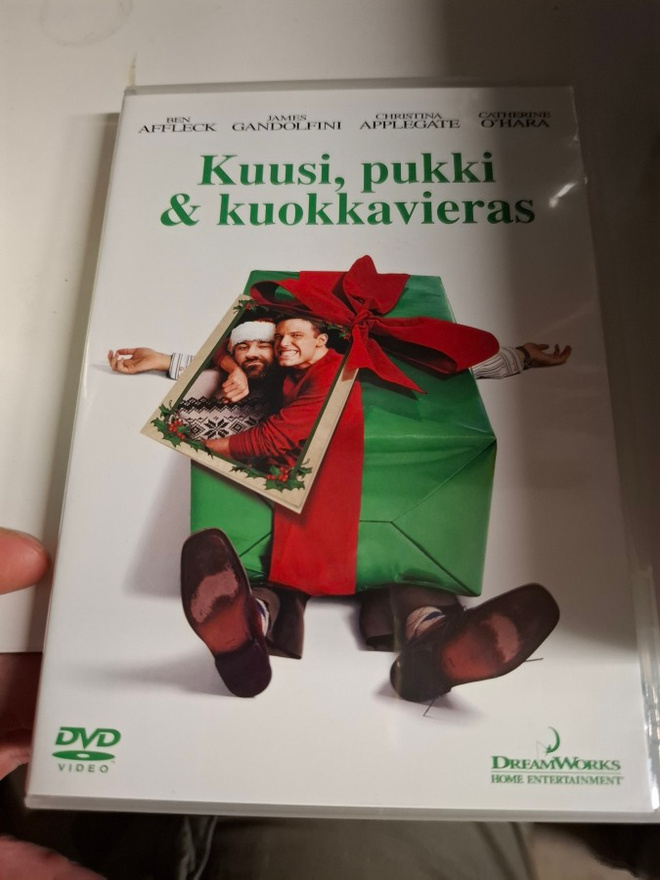 Kuusi, Pukki ja kuokkavieras